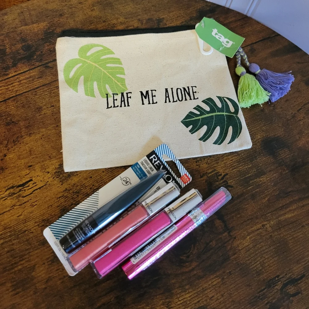 Revlon lot of 5 make up products Makeup, liquid liner ,3 lip gloss